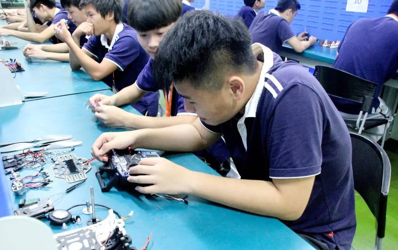 行業(yè)狀況|無人機行業(yè)前景如何?珠海一職實驗學校航空服務專業(yè)給你新選擇!