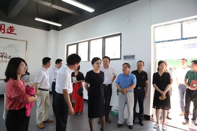 魯昕會(huì)長(zhǎng)到珠海城市職業(yè)技術(shù)學(xué)院調(diào)研并作報(bào)告