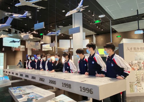 堅(jiān)定文化自信，弘揚(yáng)中華優(yōu)秀傳統(tǒng)文化——珠海理工中職英語課題組師生赴珠海市博物館參觀學(xué)習(xí)